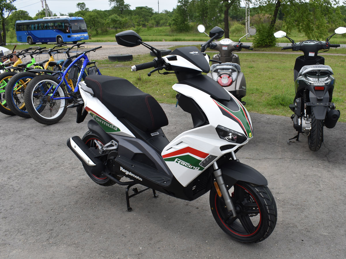 Скутер Regulmoto FORMULA 125 (LJ125T-8M) Белый/Зеленый pitbikemarket.ru