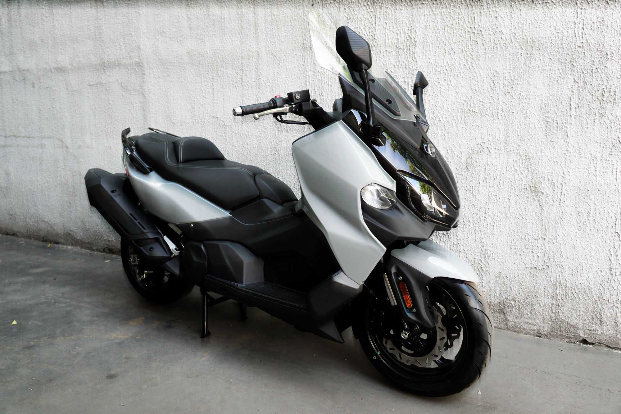 Максискутер SYM MAXSYM TL 500 серый pitbikemarket.ru