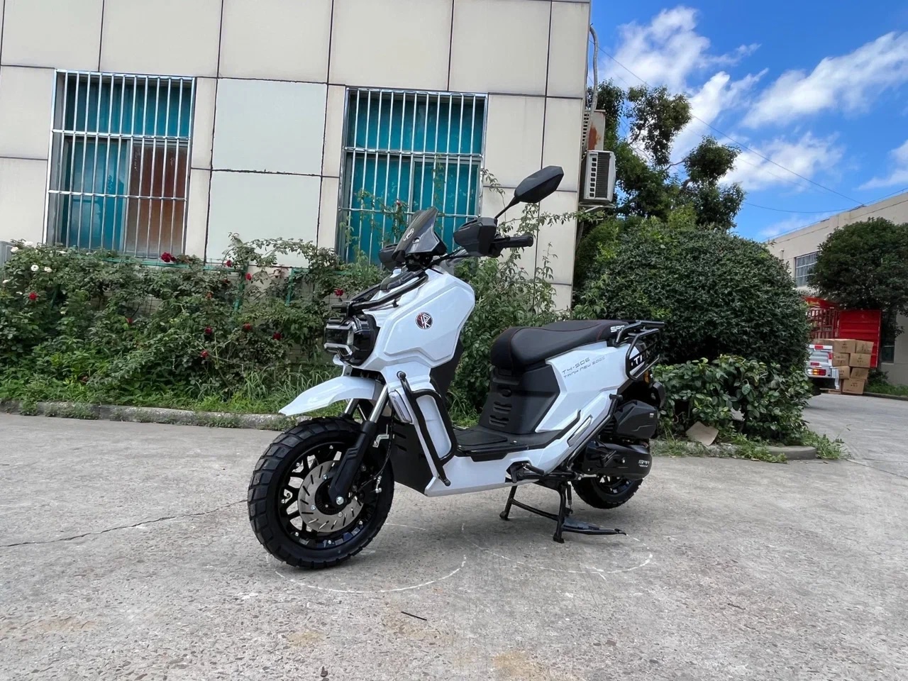 Скутер SPRMOTORS TANK NEW (Белый) pitbikemarket.ru