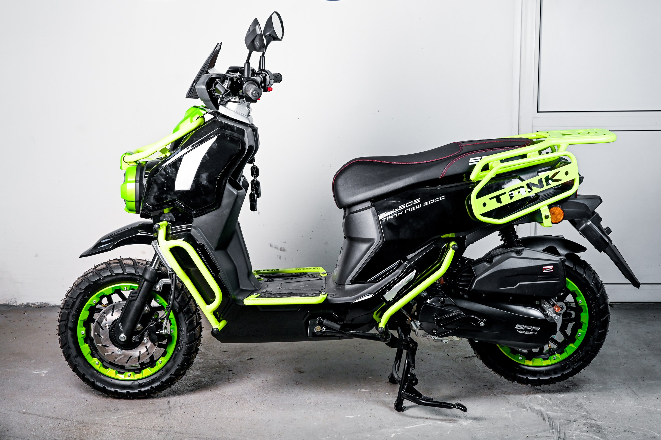Скутер SPRMOTORS TANK NEW (Черный) pitbikemarket.ru