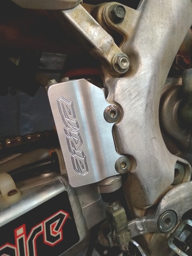 Защита тормозного цилиндра Honda pitbikemarket.ru