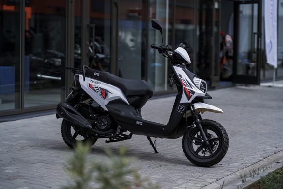 Скутер SPRMOTORS Zoom-10 T8-50G 150cc (Белый) pitbikemarket.ru